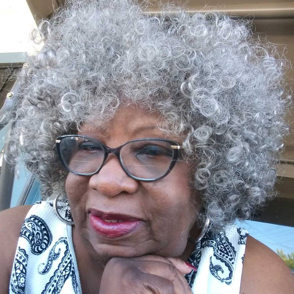 Meet your Posher, Carolyn